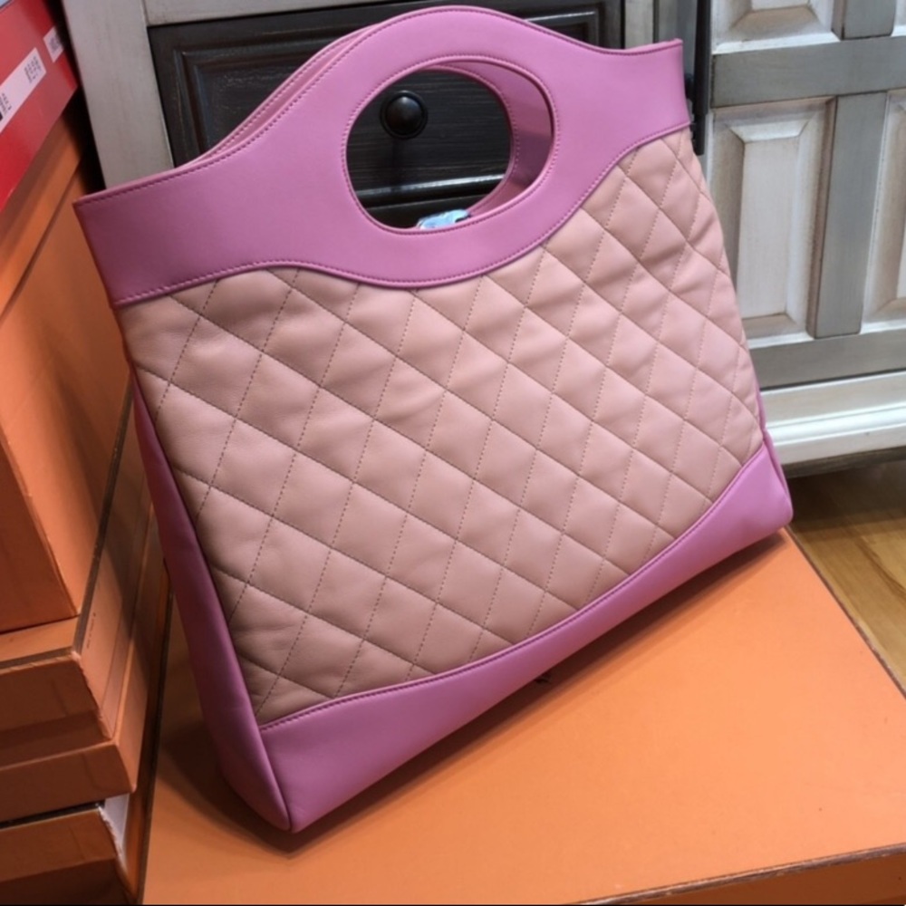 CHANEL RUNWAY BAG - Picture 4 of 8